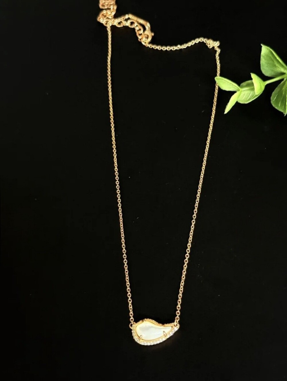 NWOT KENDRA SCOTT Rose Gold Tansy Pendant Necklace Ivory Mother Of Pearl